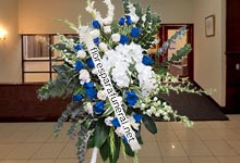 envio de flores para funeral en color azul y blanco