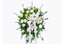arreglo de flores especial para funeral en color blanco