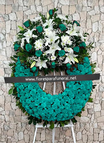 coronas de flores con forma de corazón para seres queridos