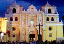flores iglesia la merced antigua guatemala