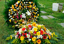decoraciones florales para difuntos en cementerio