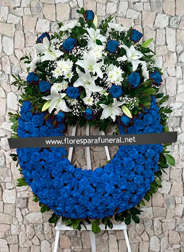 coronas de flores con forma de corazón para seres queridos