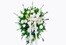arreglo de flores especial para funeral en color blanco